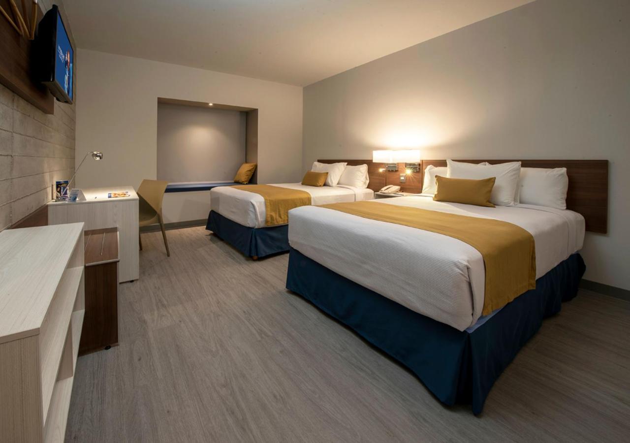 Microtel Inn & Suites By Wyndham San Luis Potosí Zewnętrze zdjęcie